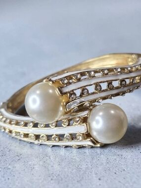 18k Gold Plated White Enamel Pearl Zircon Crystal Bypass Hinged Bangle Bracelet